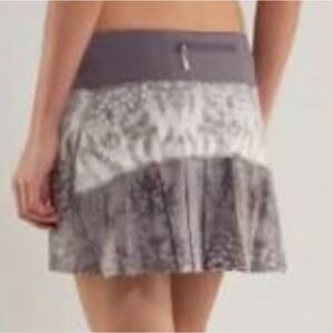 EUC Lululemon Run Speed Pleat Skirt in Ghost Snowy Owl 8